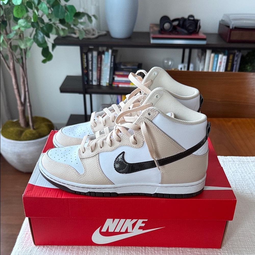 Nike Dunk High Sneakers in Beige and Black